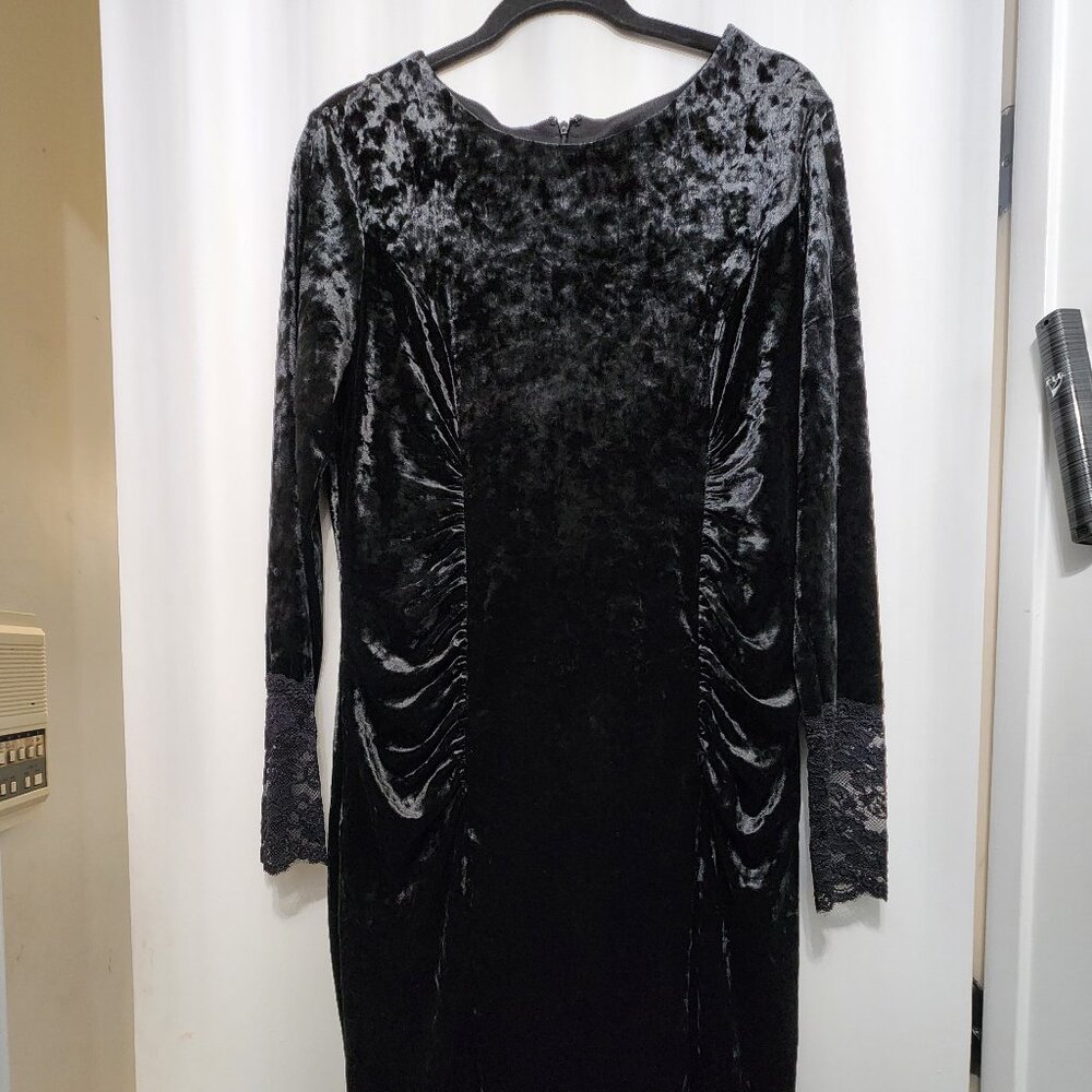 NY&CO crushed velvet bodycon sheath dress w/ lace sleeves